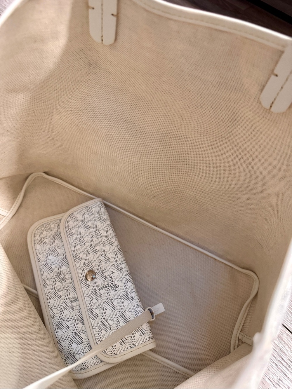 Goyard Saint Louis Tote in White with Matching Pouch - Picture 5 of 12